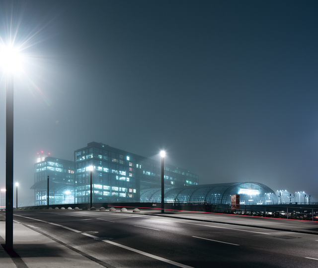 Gerade für die Städte und Kommunen, deren bestehende Straßenleuchten noch lange ihren Dienst tun, sind die neuen HQL LED-Lampen die schnelle Lösung für bestes Licht bei schmalen Budgets.